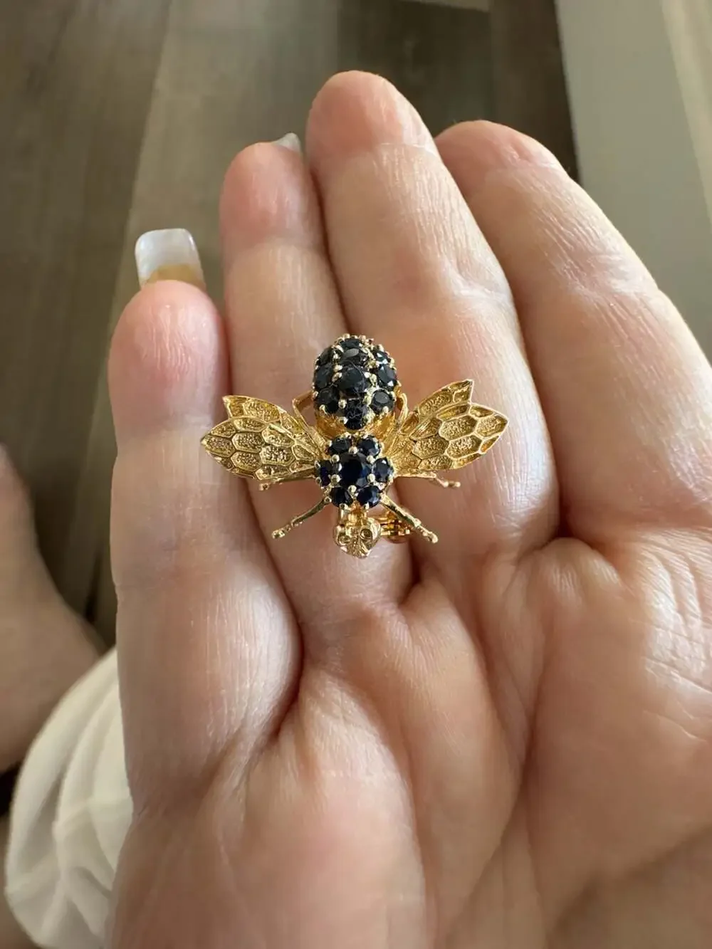 Vintage 14K Gold Sapphire Bee Brooch Pin